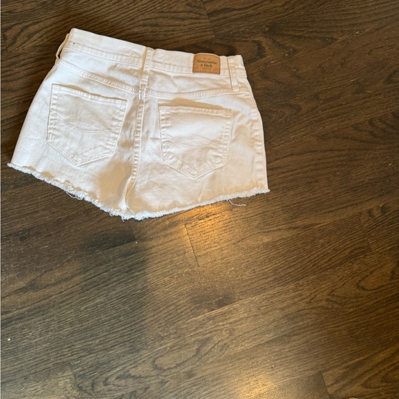 Abercrombie White Denim Shorts - Picture 2 of 2